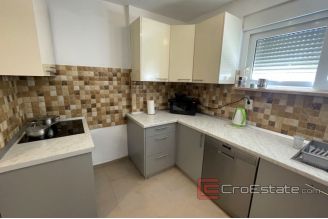 010 2036 74 Kastela apartment with sea view for rent