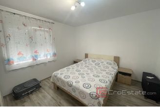010 2036 74 Kastela apartment with sea view for rent