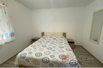 010 2036 74 Kastela apartment with sea view for rent