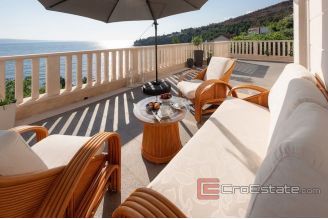 020 2022 357 omis apartment house with pool for sale