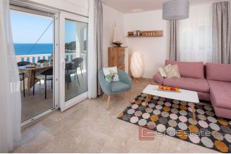 020 2022 357 omis apartment house with pool for sale