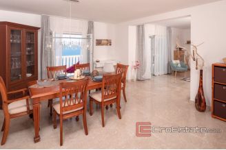 020 2022 357 omis apartment house with pool for sale