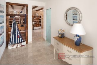 020 2022 357 omis apartment house with pool for sale