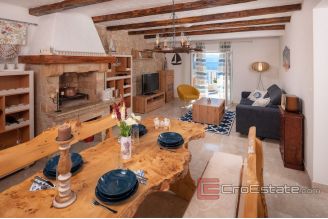 020 2022 357 omis apartment house with pool for sale