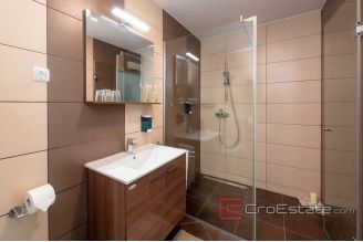 020 2022 357 omis apartment house with pool for sale