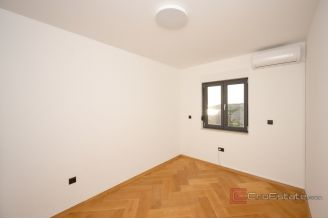 015 2022 358 rogoznica apartment with sea view for sale