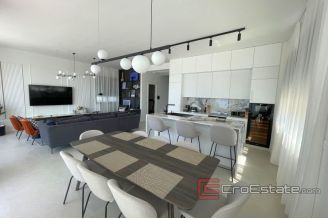 019 2035 93 Ciovo Luxury villa with sea view for sale