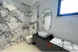 019 2035 93 Ciovo Luxury villa with sea view for sale