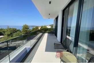 019 2035 93 Ciovo Luxury villa with sea view for sale