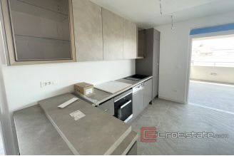 015 2036 75 near split modern apartment for sale