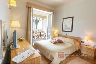 016 2016 564 Peljesac Family hotel in the first row by the sea for sale