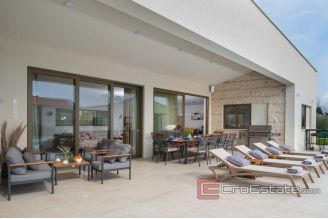 019 5274 30 Zadar villa with pool for sale