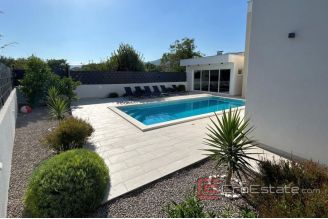 012 2037 45 Kastela villa with pool for sale