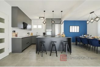 012 2037 45 Kastela villa with pool for sale