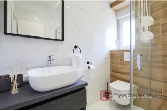 012 2037 45 Kastela villa with pool for sale