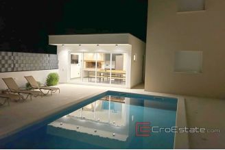 012 2037 45 Kastela villa with pool for sale