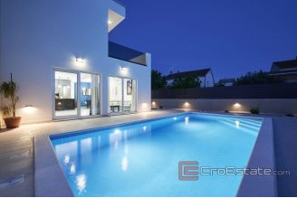 012 2037 45 Kastela villa with pool for sale