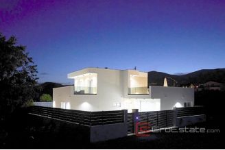 012 2037 45 Kastela villa with pool for sale