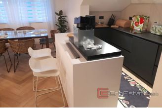 004 2038 60 Split Three bedroom apartment for sale