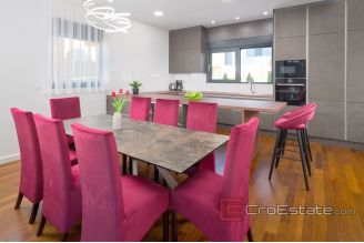 015 2043 73 Split area Villa with indoor pool for rent