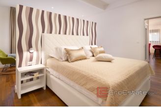 015 2043 73 Split area Villa with indoor pool for rent