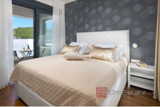 015 2043 73 Split area Villa with indoor pool for rent