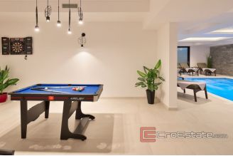 015 2043 73 Split area Villa with indoor pool for rent