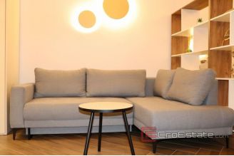 007 5276 30 Split apartment for sale