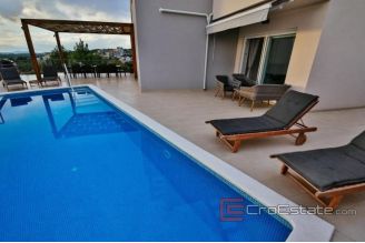 016 2018 231 Sibenik house with pool for sale