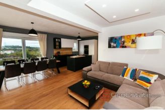 016 2018 231 Sibenik house with pool for sale