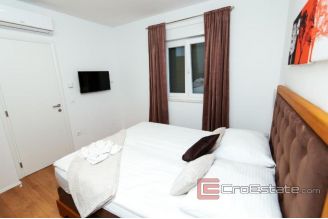 016 2018 231 Sibenik house with pool for sale