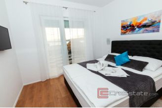 016 2018 231 Sibenik house with pool for sale