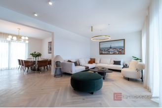020 2038 61 Dubrovnik house in center for sale