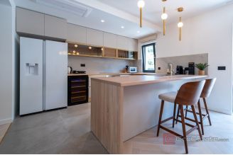 020 2038 61 Dubrovnik house in center for sale