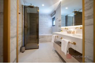 020 2038 61 Dubrovnik house in center for sale