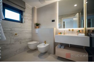 020 2038 61 Dubrovnik house in center for sale