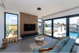 014 2043 74 zadar villa with pool for sale