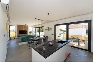 014 2043 74 zadar villa with pool for sale