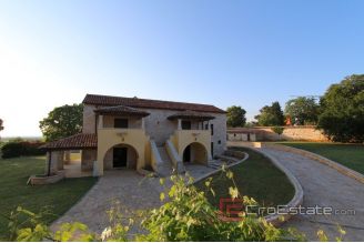 020 2026 102 porec property with two houses for sale