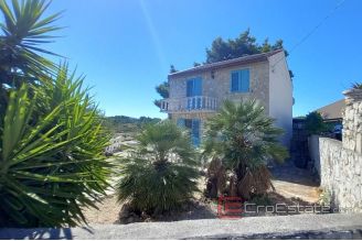 015 2031 87 Solta Stone house with a sea view for sale