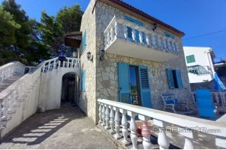 015 2031 87 Solta Stone house with a sea view for sale