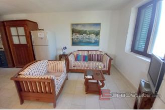 015 2031 87 Solta Stone house with a sea view for sale