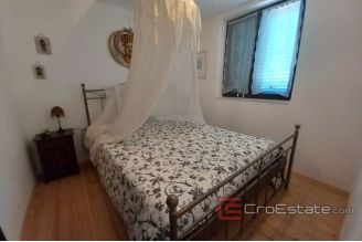 015 2031 87 Solta Stone house with a sea view for sale