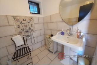 015 2031 87 Solta Stone house with a sea view for sale