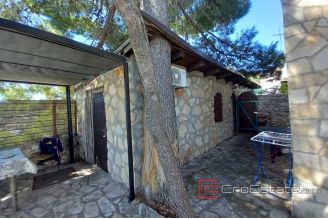 015 2031 87 Solta Stone house with a sea view for sale