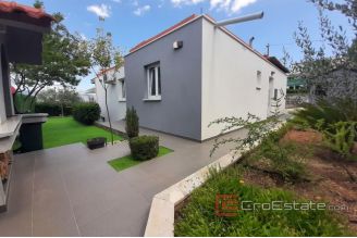 012 2016 568 Ciovo house with sea view for sale