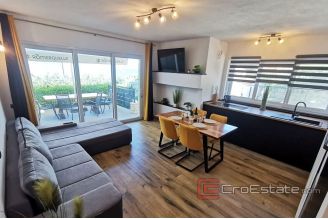 012 2016 568 Ciovo house with sea view for sale