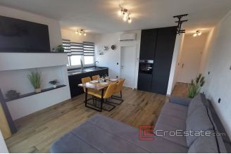 012 2016 568 Ciovo house with sea view for sale