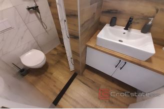 012 2016 568 Ciovo house with sea view for sale