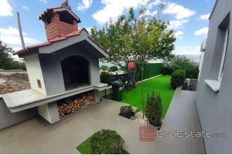 012 2016 568 Ciovo house with sea view for sale